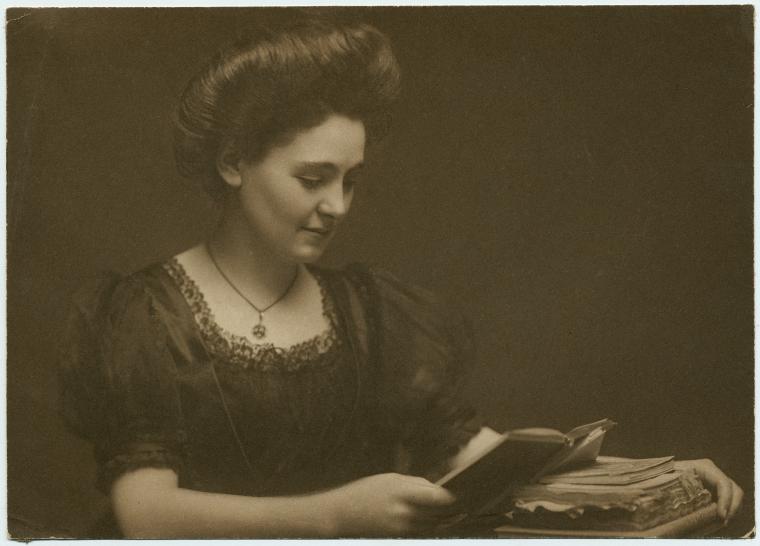 nypl-unidentified-woman-reading-a-book